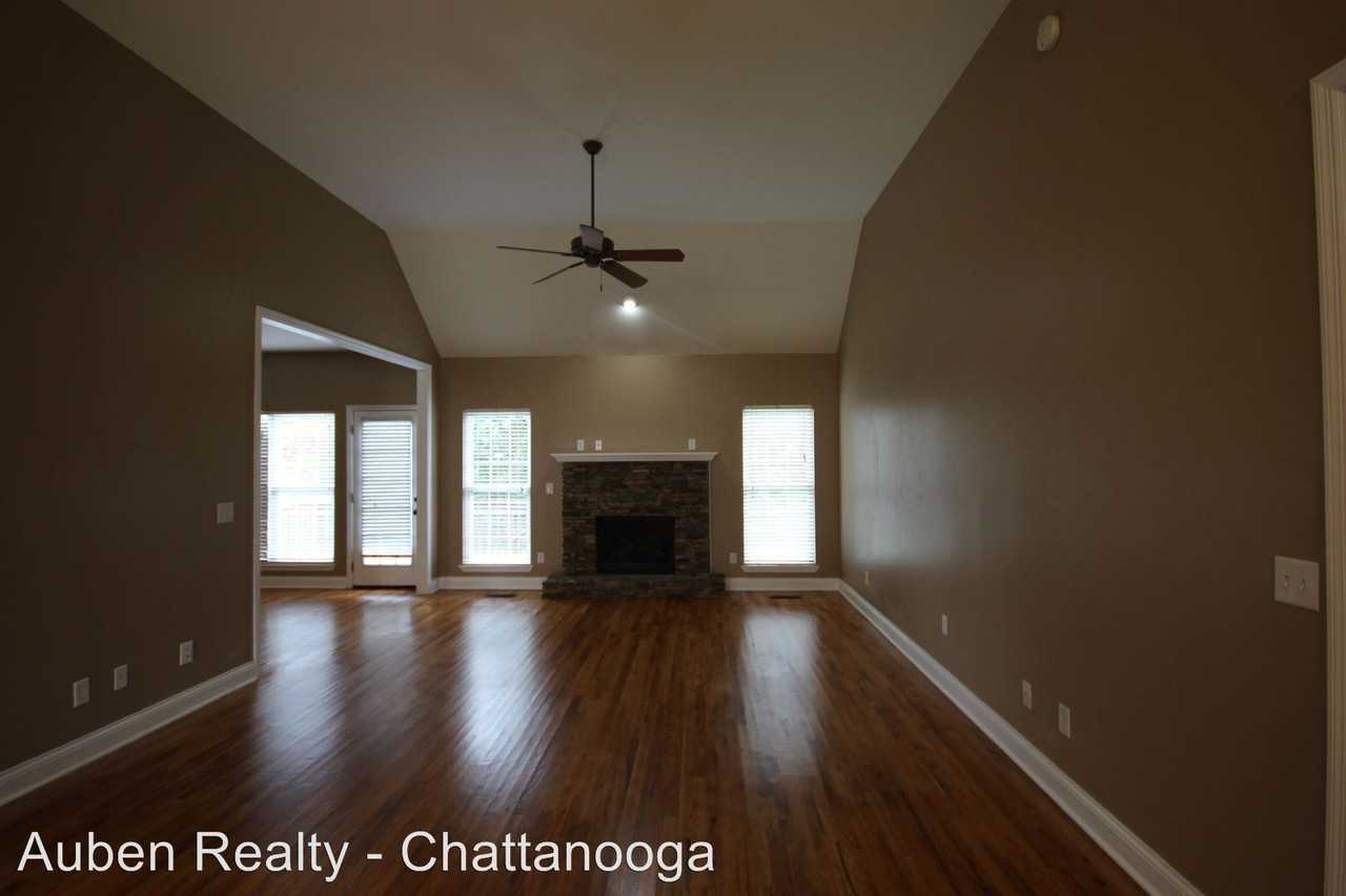 3423 Coach Dr - Photo 3 of 18