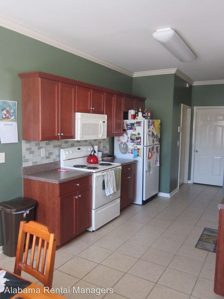 2208 Spaulding Pl - Photo 2 of 15