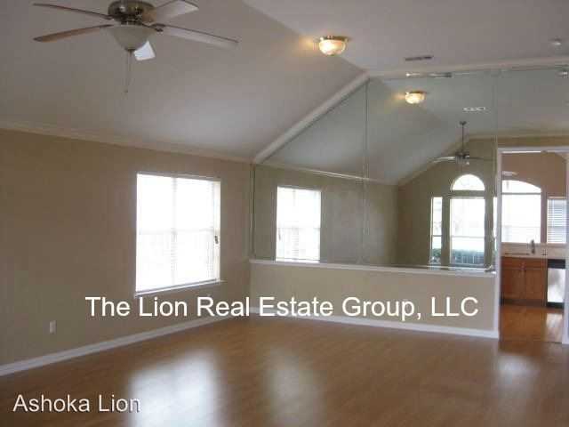 1529 Bastrop Dr - Photo 2 of 16