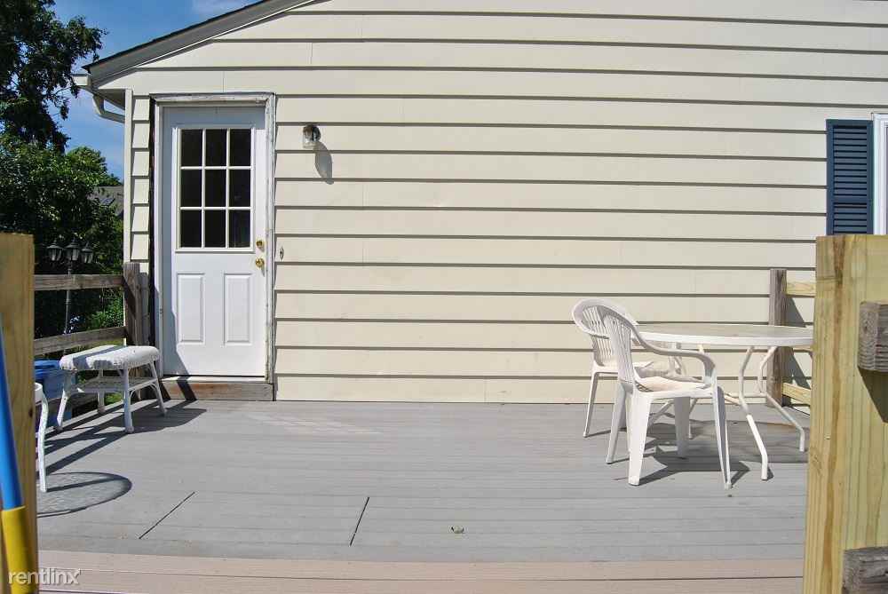 100 Kenyon Ave - Photo 2 of 10