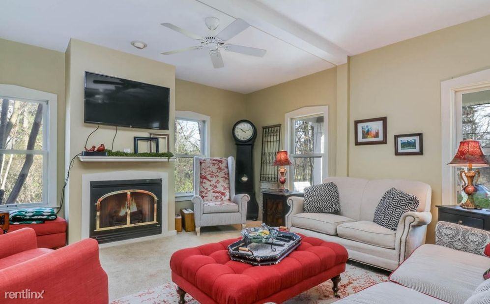 186 S Maple St - Photo 2 of 15