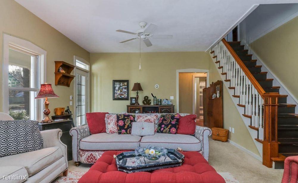 186 S Maple St - Photo 3 of 15