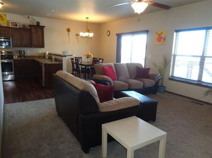 1752 Jonathan St - Photo 3 of 12