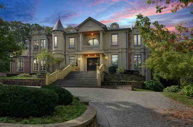 9600 Pacific Ct - Photo 2 of 26