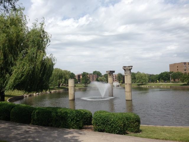 700 W Huntington Commons Rd #1B - Photo 2 of 5