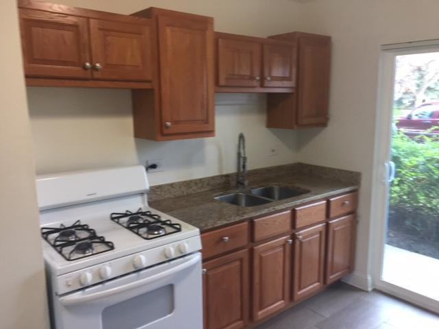 700 W Huntington Commons Rd #1B - Photo 3 of 5