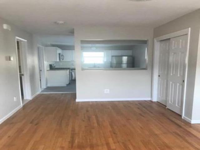 580 Yetman Ave - Photo 3 of 6