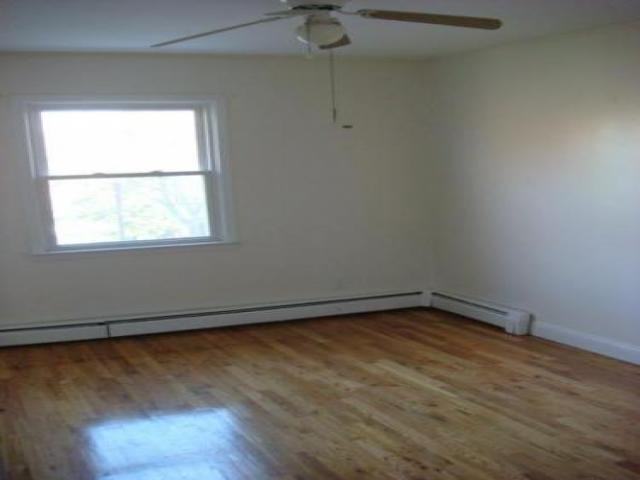 109 Wallace St - Photo 3 of 6