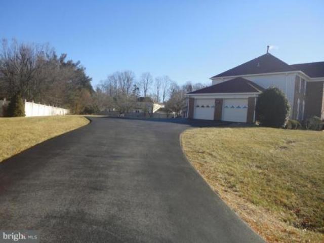 401 Carona Pl - Photo 3 of 6