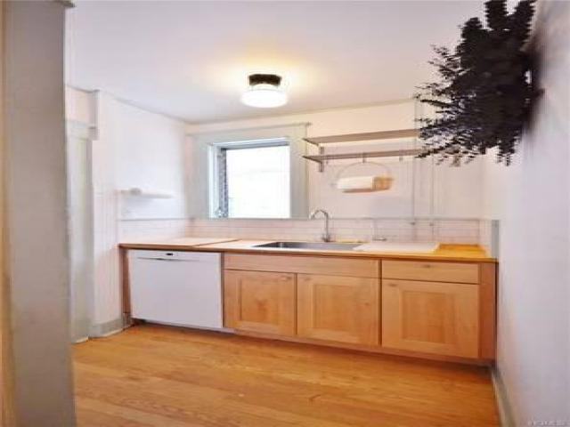 21 Ridge St - Photo 2 of 6