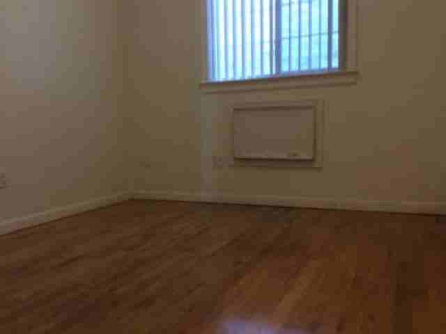 1484 Hicks St - Photo 3 of 6