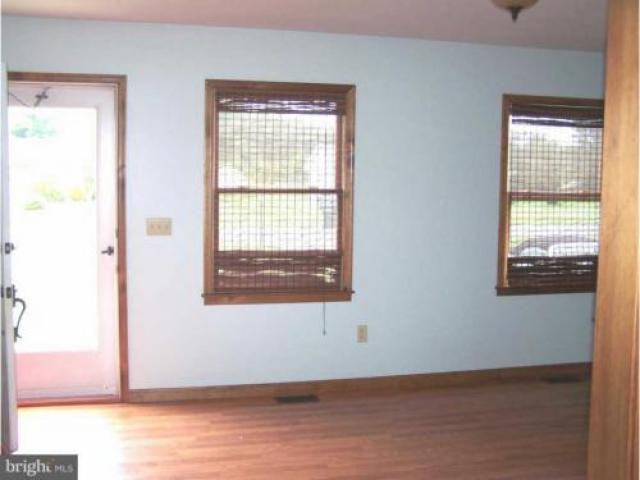 111 Downes Dr - Photo 3 of 6