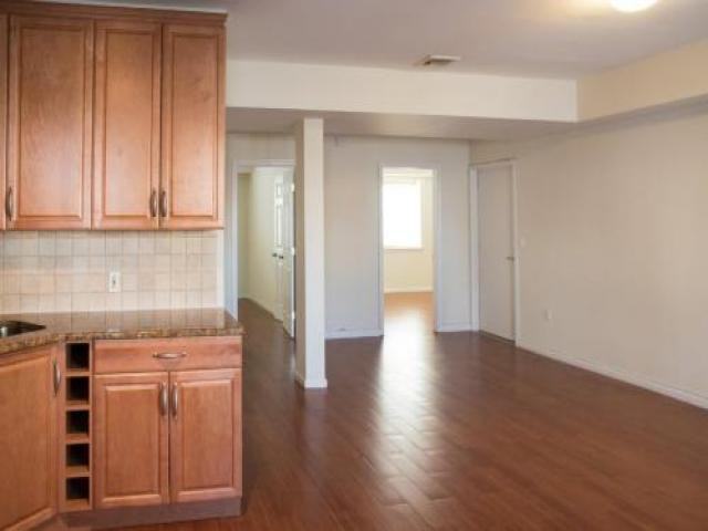 1515 Outlook Ave - Photo 2 of 6