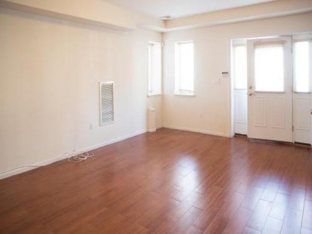 1515 Outlook Ave - Photo 3 of 6