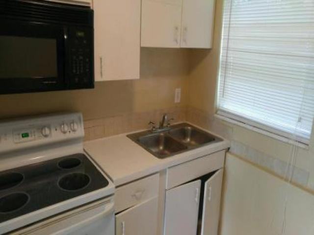 613 Belvedere Rd - Photo 3 of 6