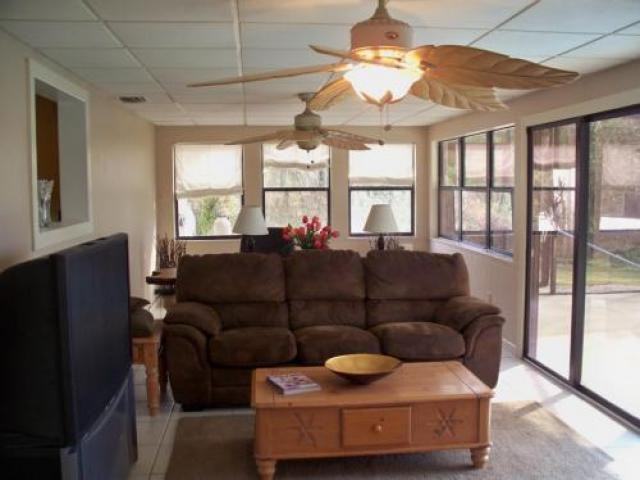 500 NE 138th St - Photo 2 of 6