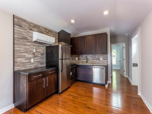 527 Harry St - Photo 2 of 6