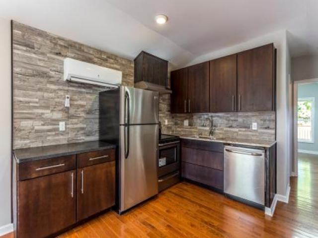 527 Harry St - Photo 3 of 6