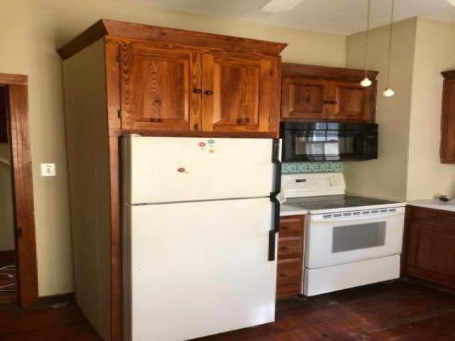 724 1st Ave - Photo 2 of 6