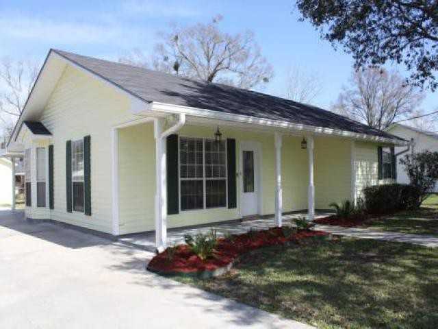 44257 Mathilda St - Photo 2 of 6