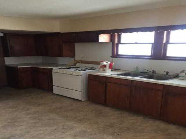 709 S Emma St - Photo 3 of 6