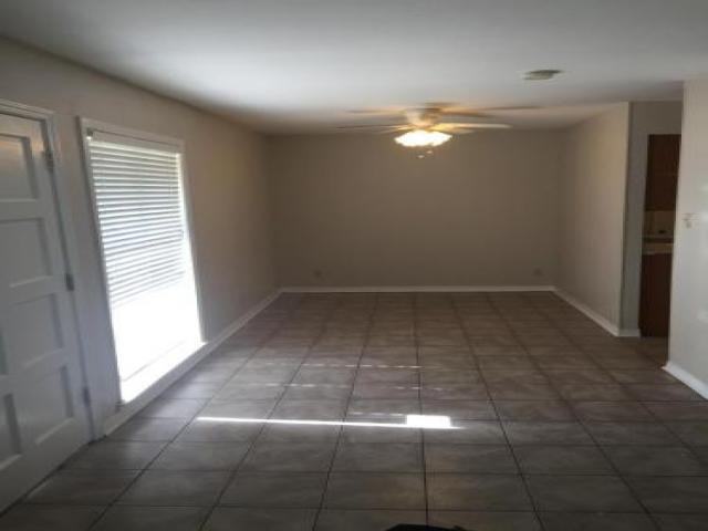 511 Dolphin St - Photo 2 of 6