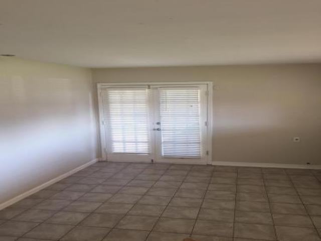 511 Dolphin St - Photo 3 of 6