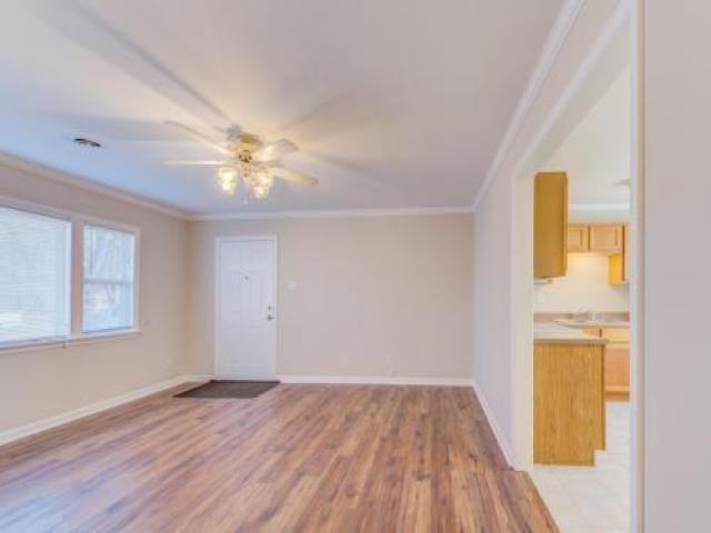 9518 Trefore Ave - Photo 3 of 6