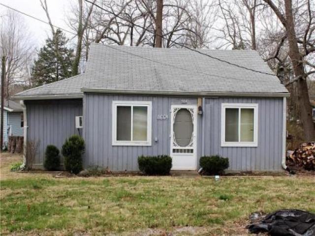 8664 S Bergman Dr - Photo 3 of 6