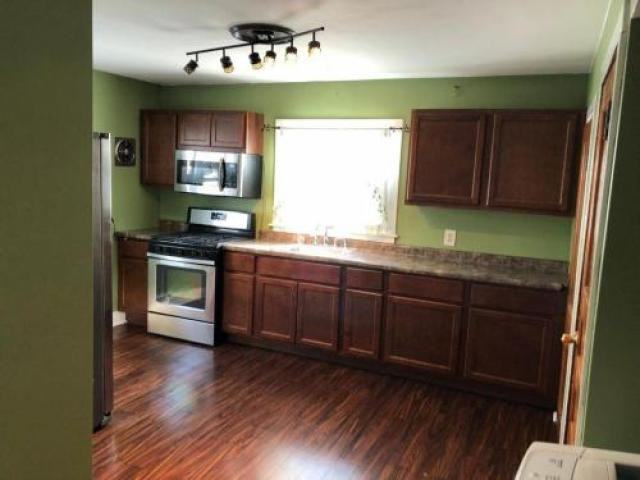 105 E Walnut St - Photo 2 of 6