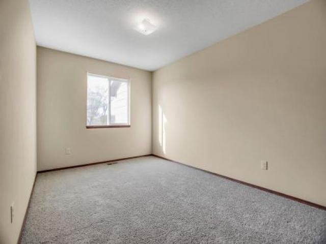 5427 Meadowview Ct - Photo 2 of 6