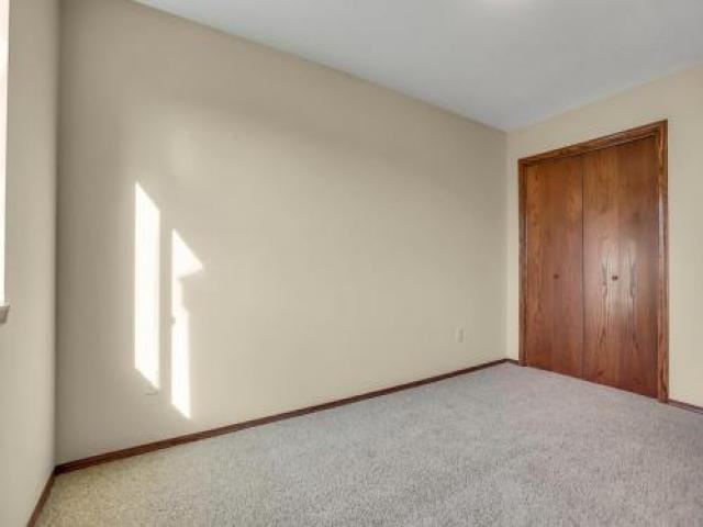 5427 Meadowview Ct - Photo 3 of 6