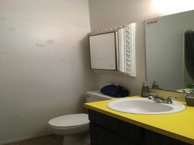 820 Oxford Ln - Photo 3 of 6