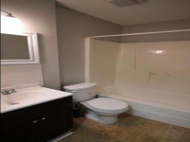 1933 Hillview Rd - Photo 3 of 6