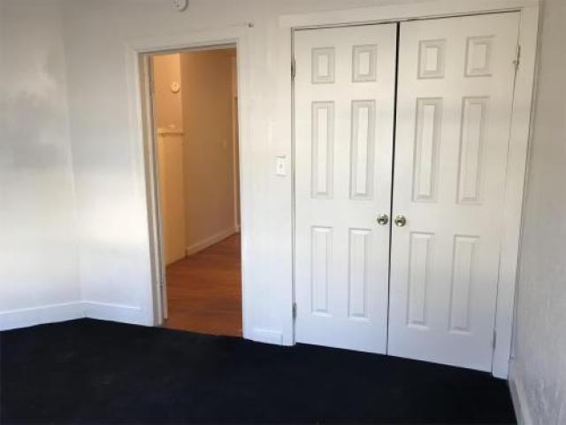 1216 N Blackwelder Ave - Photo 3 of 6