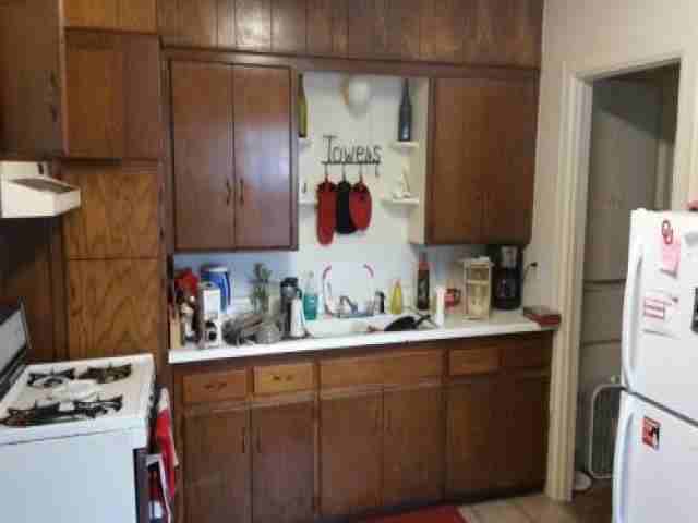 1109 NW 27th St - Photo 3 of 6
