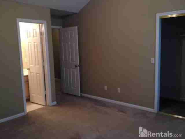1005D NE Whispering Winds Cir - Photo 2 of 6