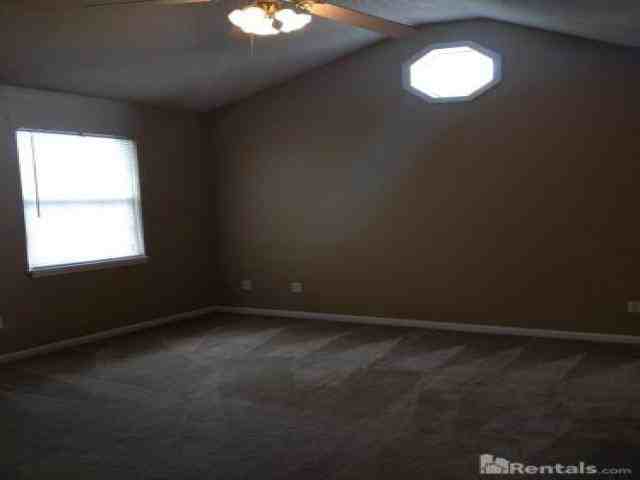 1005D NE Whispering Winds Cir - Photo 3 of 6