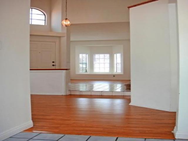 30656 3rd Ave - Photo 2 of 6