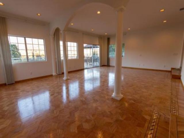 1039 Eilinita Ave - Photo 3 of 6