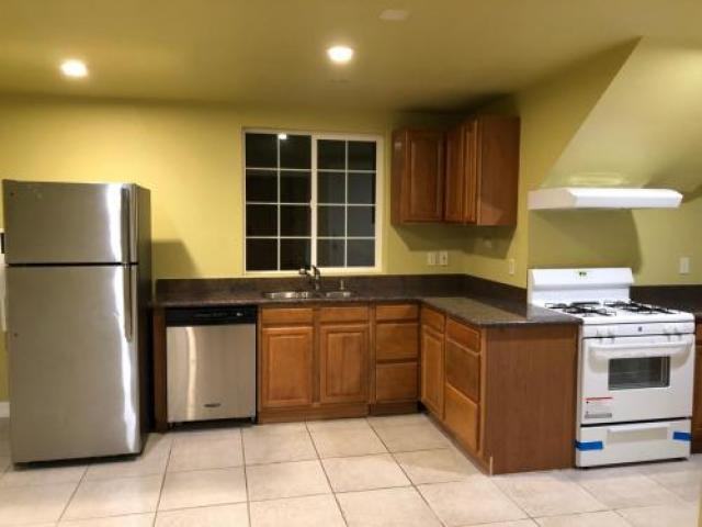 1911 Chestnut St - Photo 2 of 6