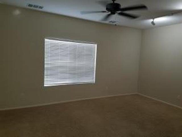 64076 Dolomite Ct - Photo 2 of 6
