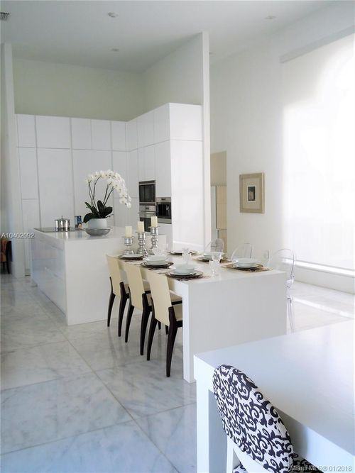 5263 NW 94th Doral Pl - Photo 3 of 8