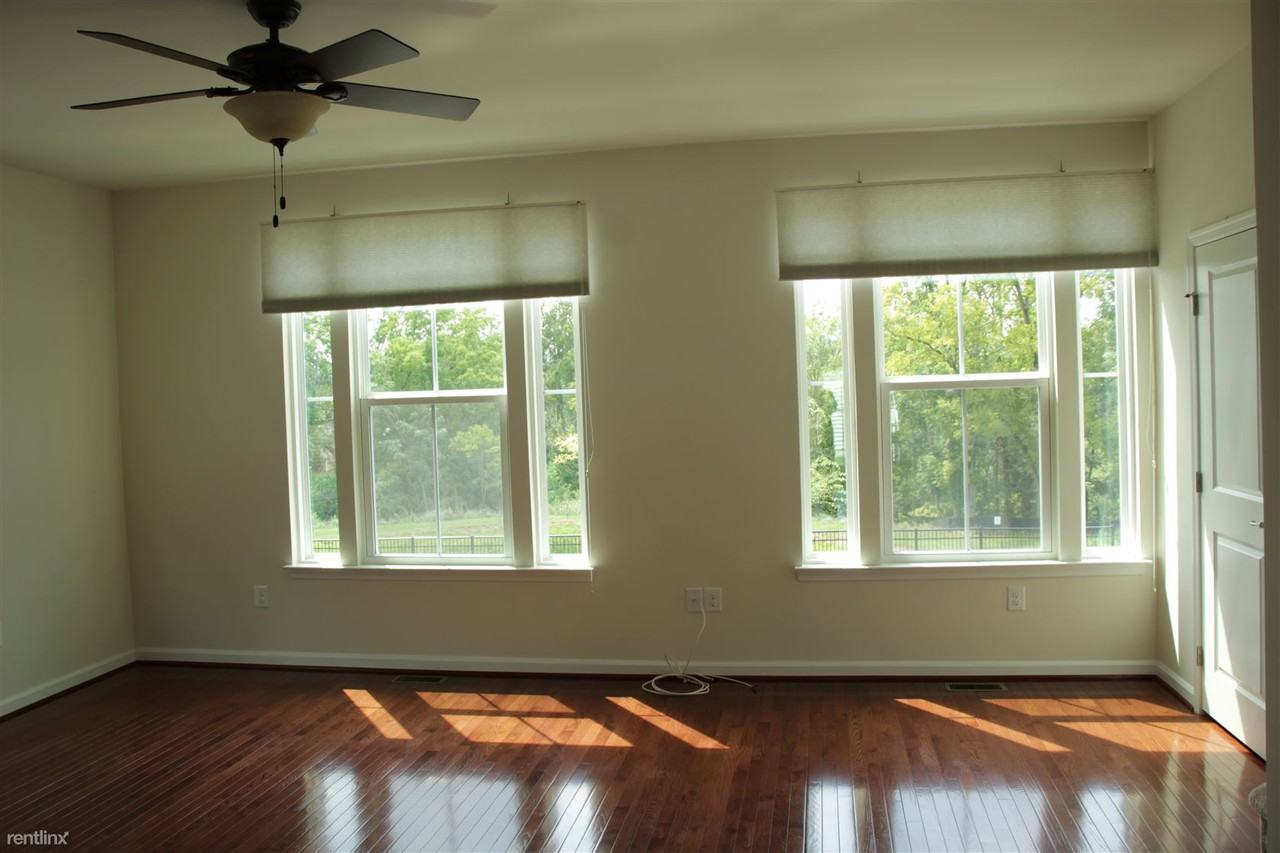 615 Potomac View Parkway - Photo 3 of 26