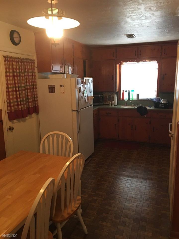 900 Gilchrist Ave - Photo 2 of 6