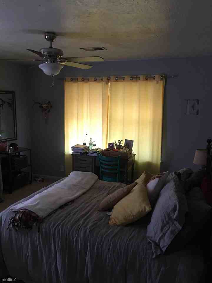 900 Gilchrist Ave - Photo 3 of 6