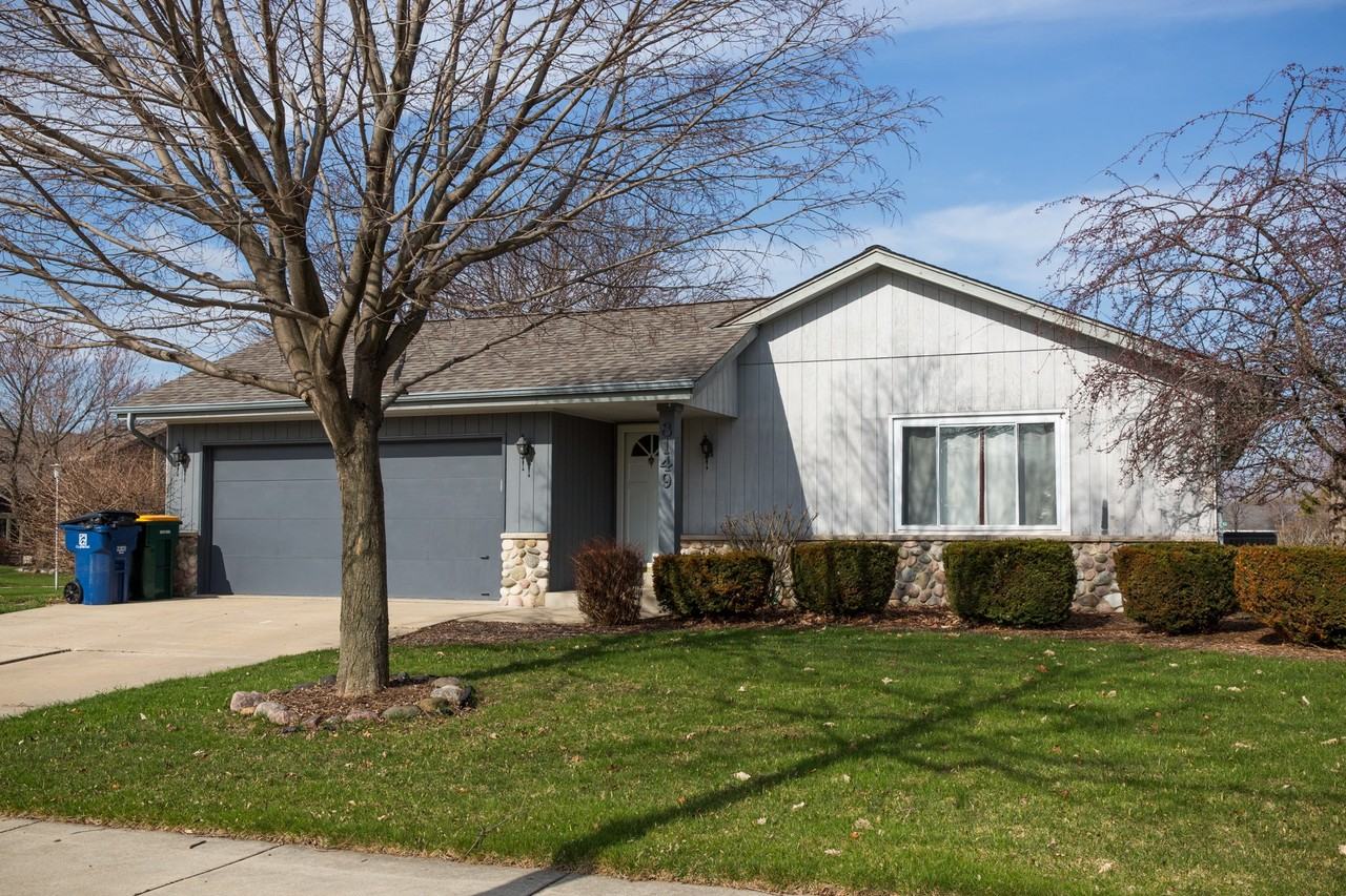 8149 S White Oak Dr - Photo 2 of 25