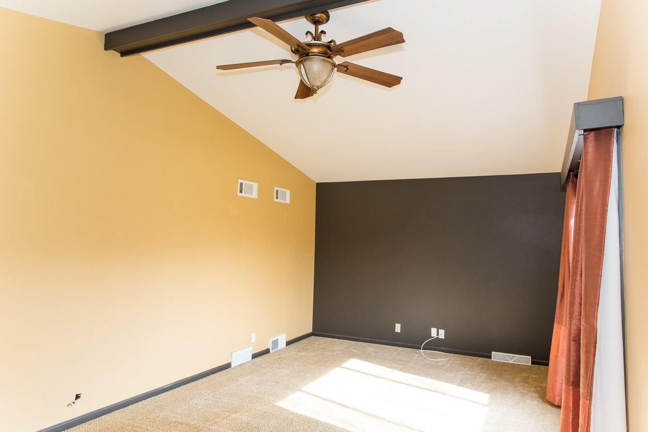 8149 S White Oak Dr - Photo 3 of 25