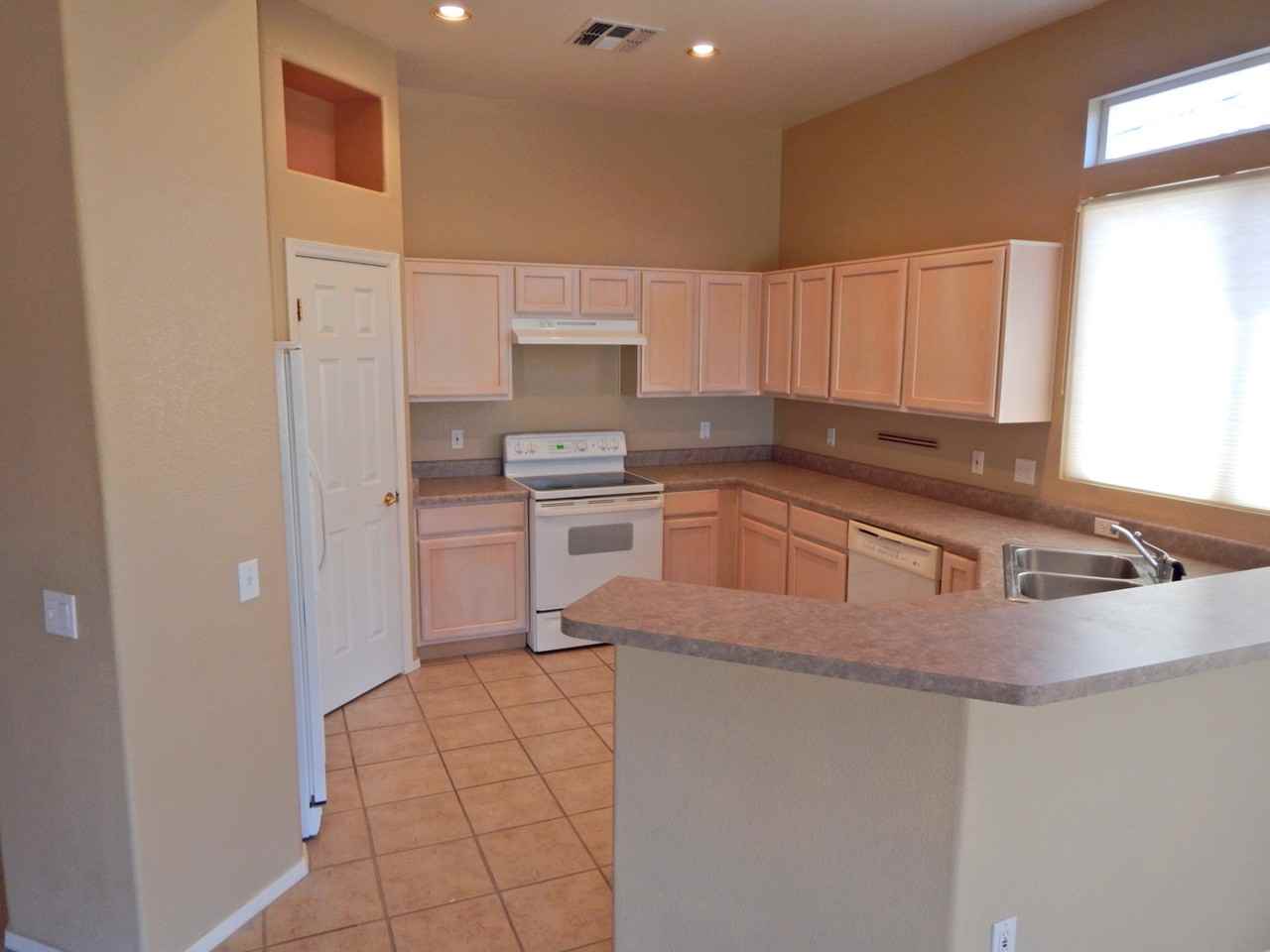 5378 W Desert Flora Pl - Photo 3 of 18