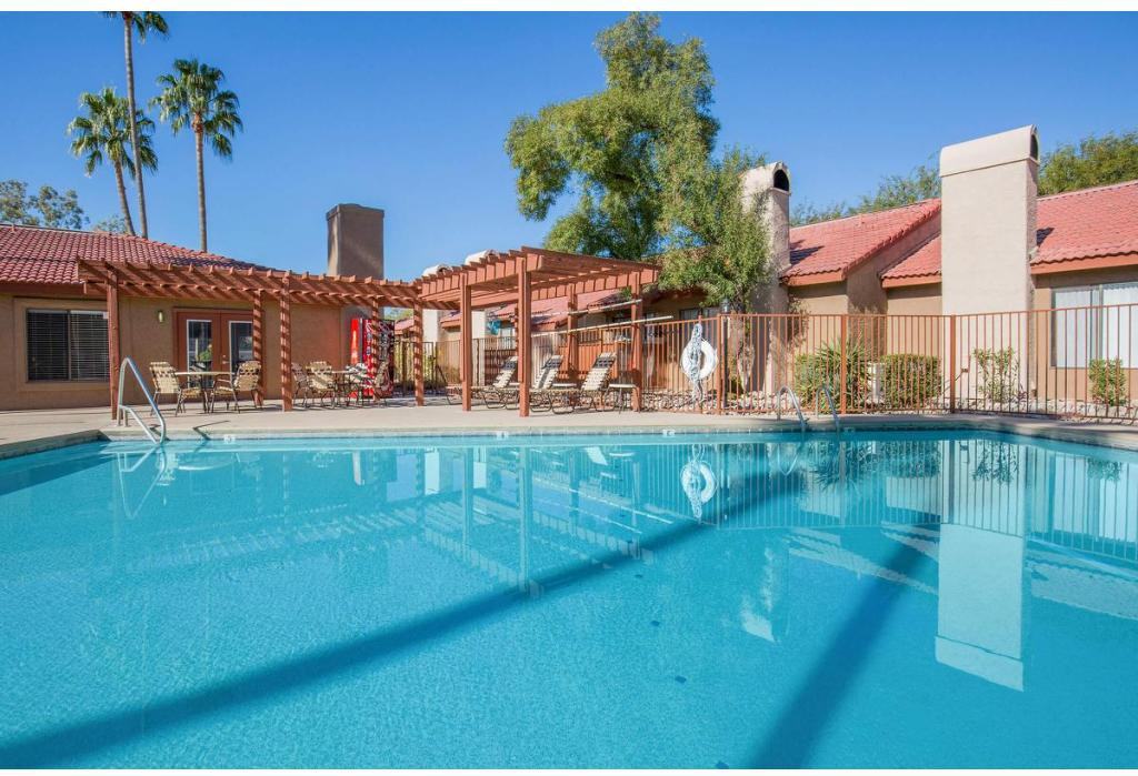 Desert Shadows Apartments - Photo 2 of 20